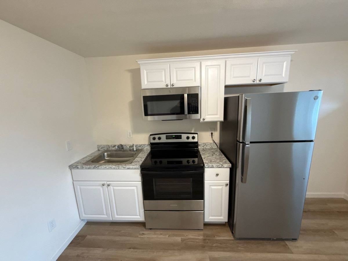 3361 Portland Rd Ne #9 - Photo 7 of 10