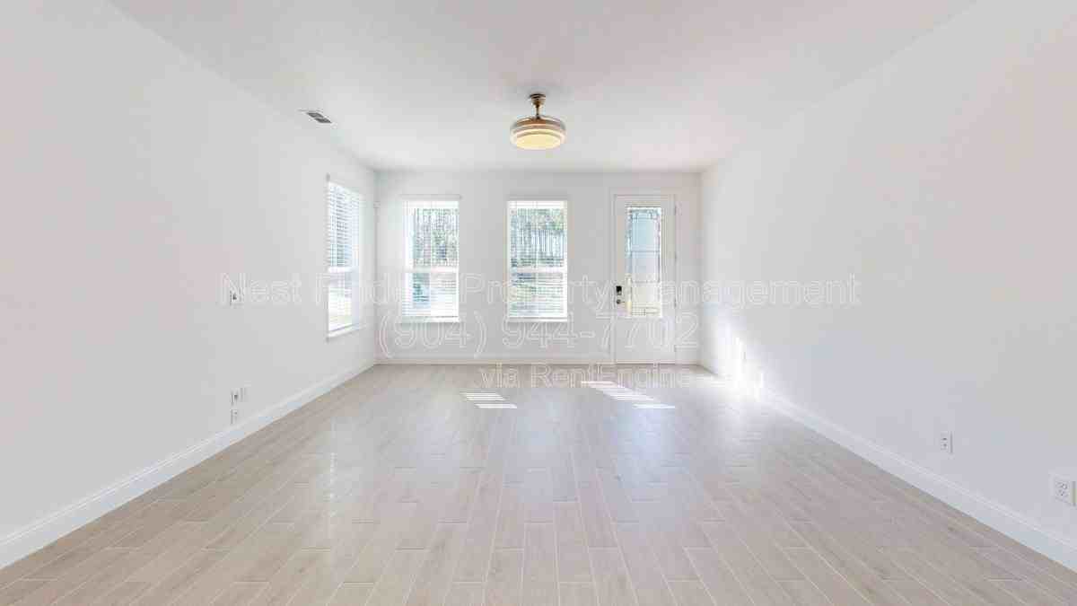 46 Samantha Ct - Photo 3 of 10