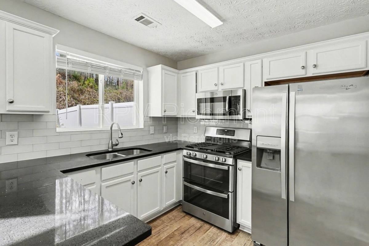 126 Oconee Pass - Photo 3 of 10