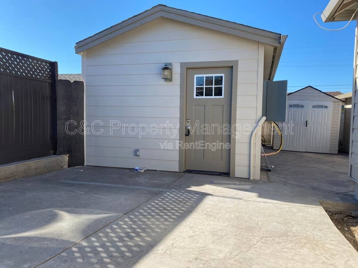 1301 Darwin St #B - Photo 2 of 8