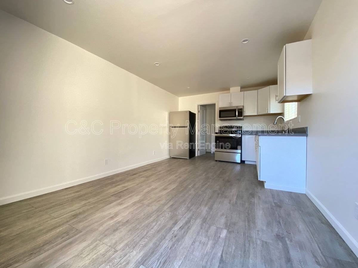 1301 Darwin St #B - Photo 4 of 8