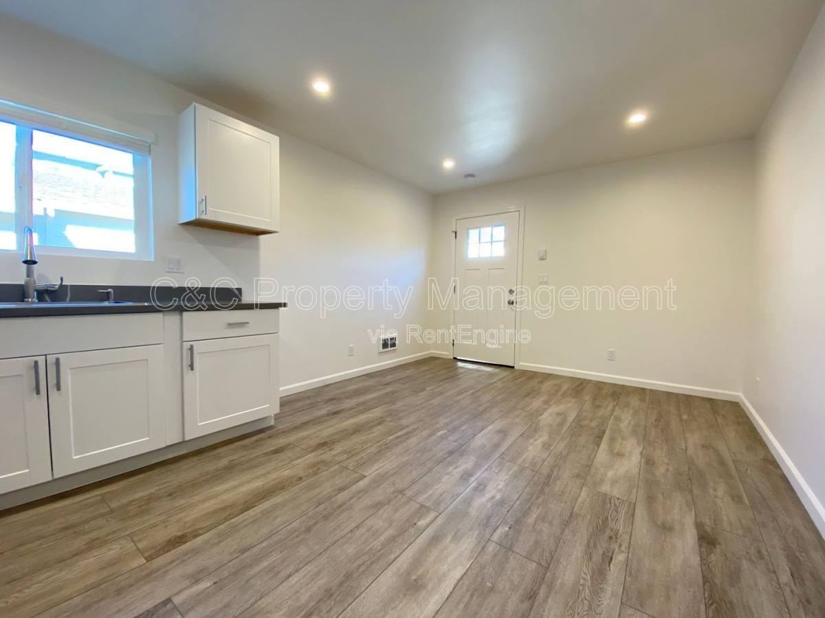 1301 Darwin St #B - Photo 6 of 8