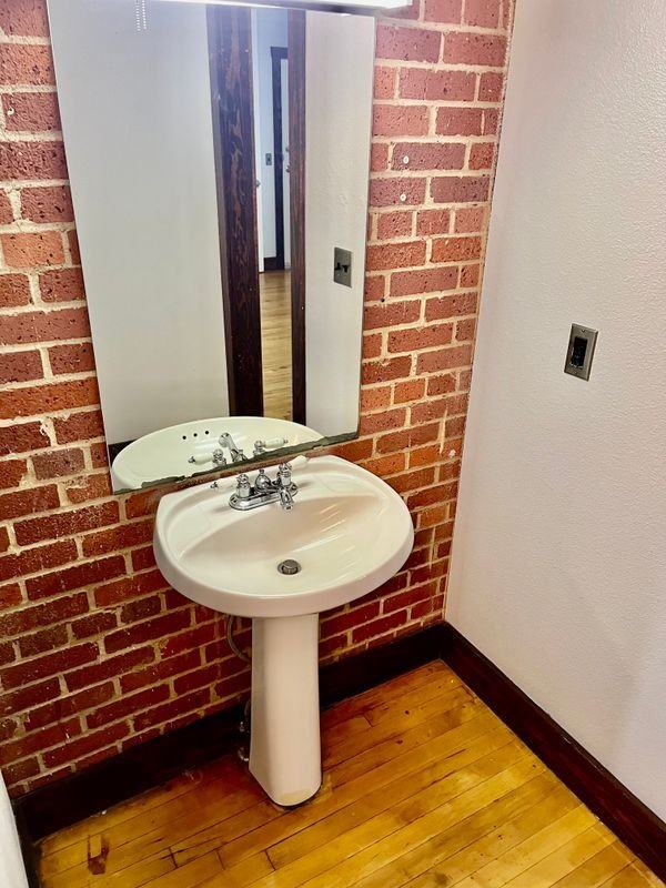 115 E Tyler St - Photo 7 of 7