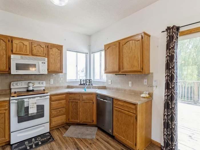 15412 Aurora Ave - Photo 3 of 11