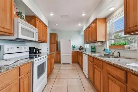 5626 21st Ave N - Photo 6 of 10