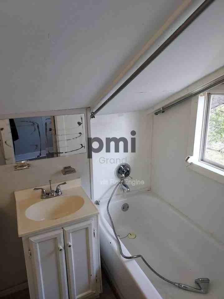 1920 E Wood St - Photo 4 of 10