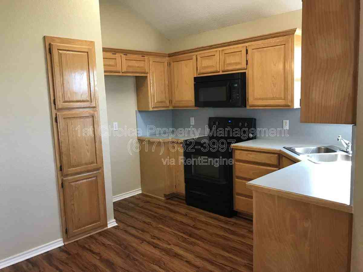 Circle Dr #527 - Photo 4 of 10