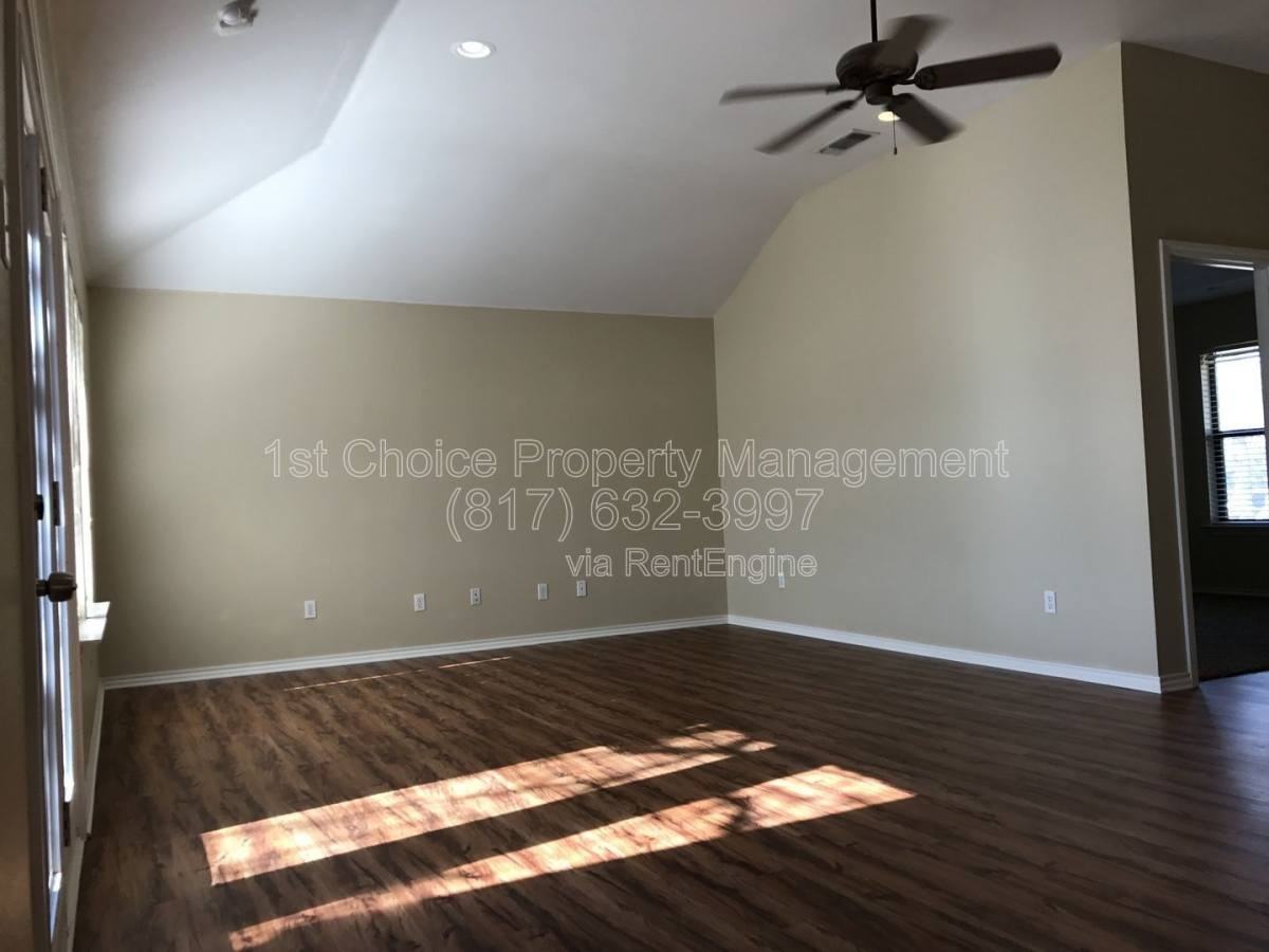 Circle Dr #527 - Photo 5 of 10