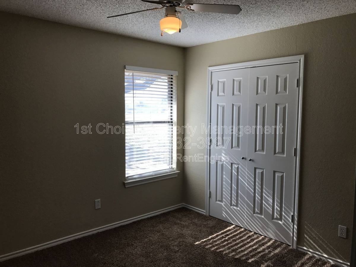 Circle Dr #527 - Photo 7 of 10