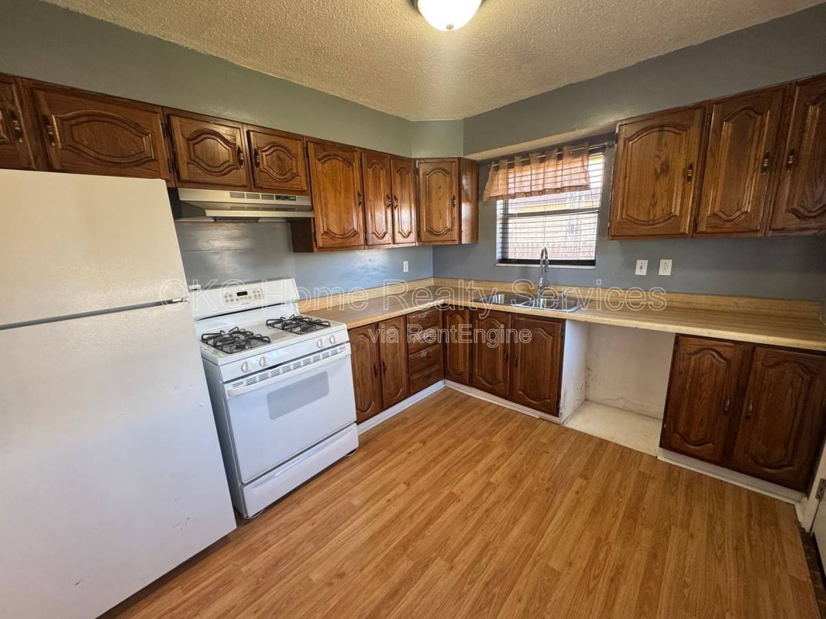 3801 Nw 51st St - Photo 4 of 7