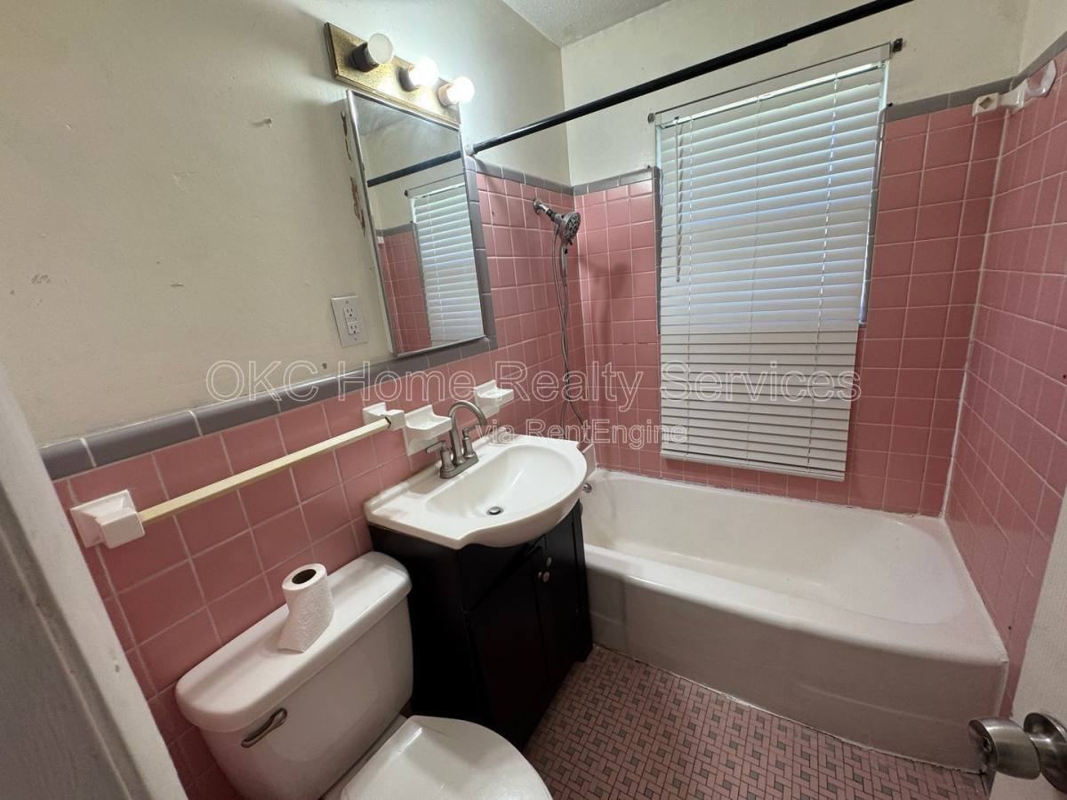 3801 Nw 51st St - Photo 5 of 7