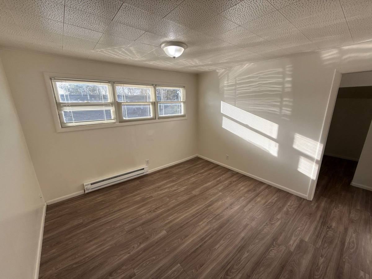 635 Thompson Ave Ne Apt A - Photo 4 of 10