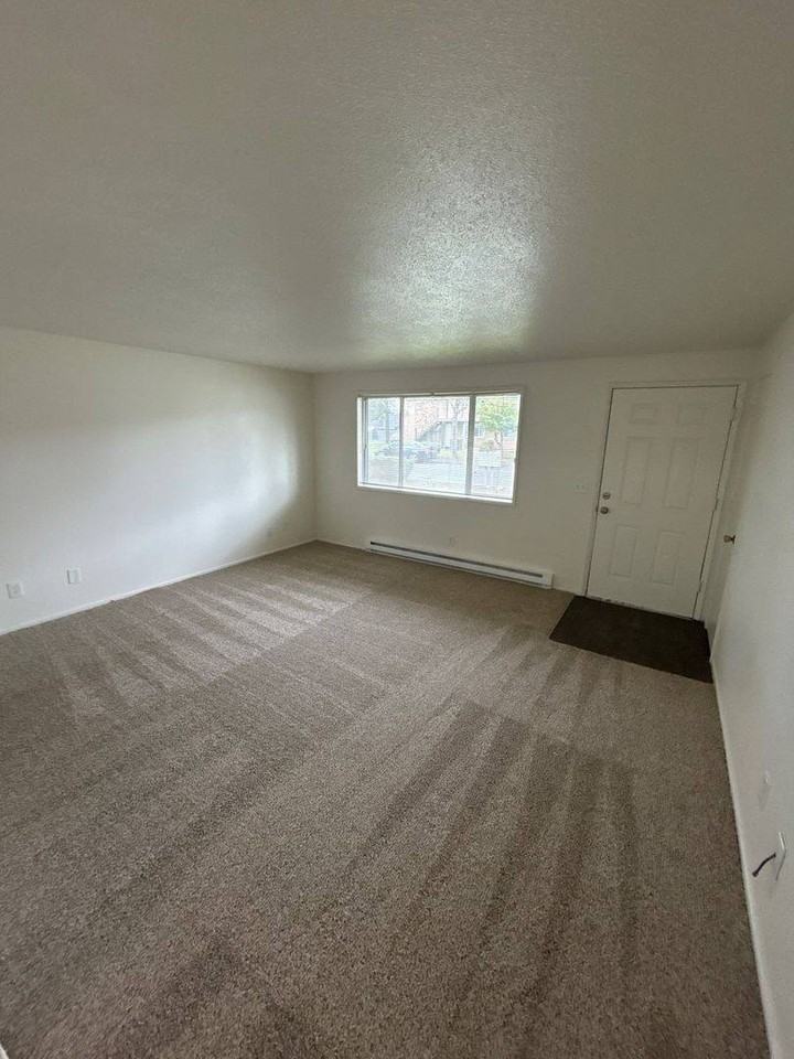 3924 Iberis St Ne - Photo 3 of 10