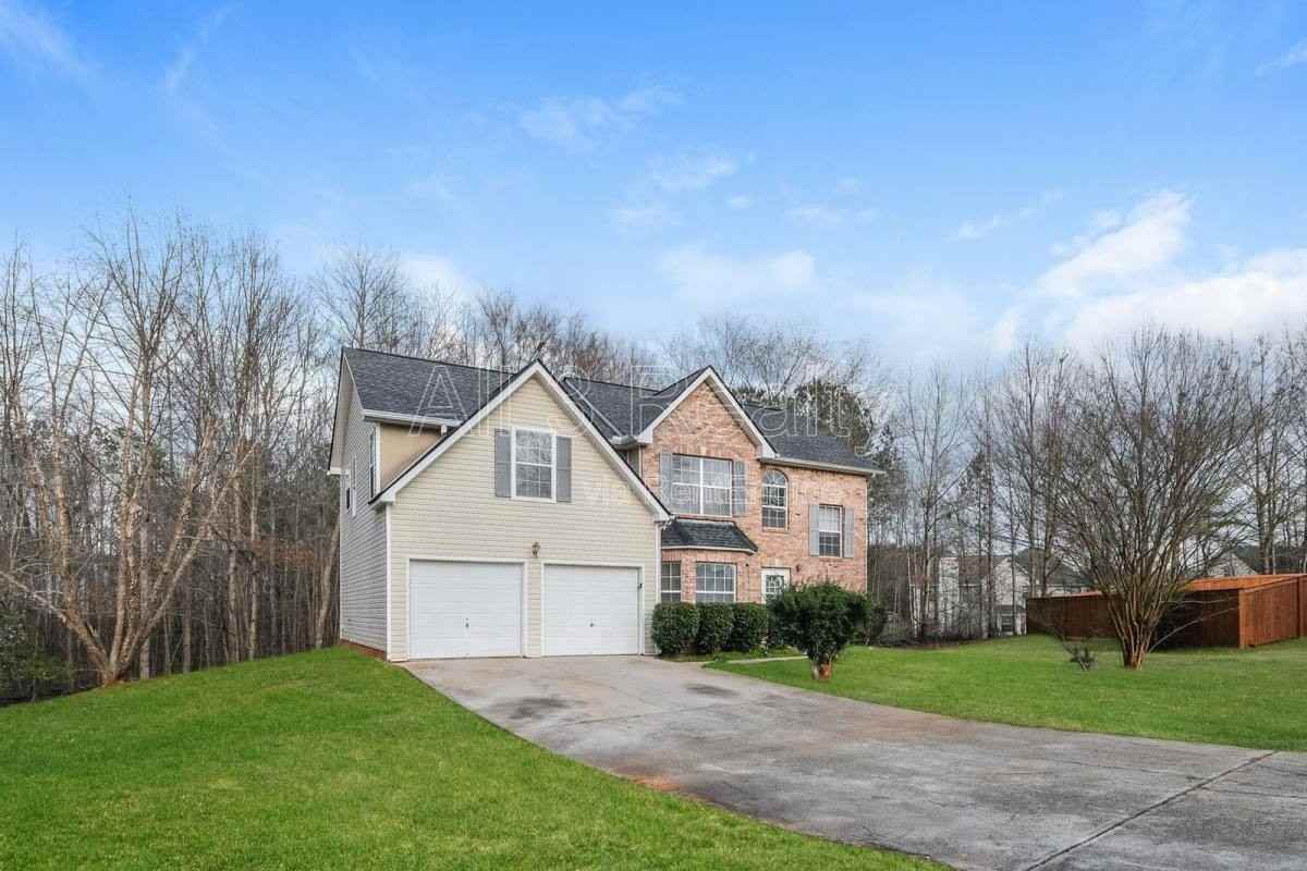 828 Marcus Ln - Photo 2 of 10