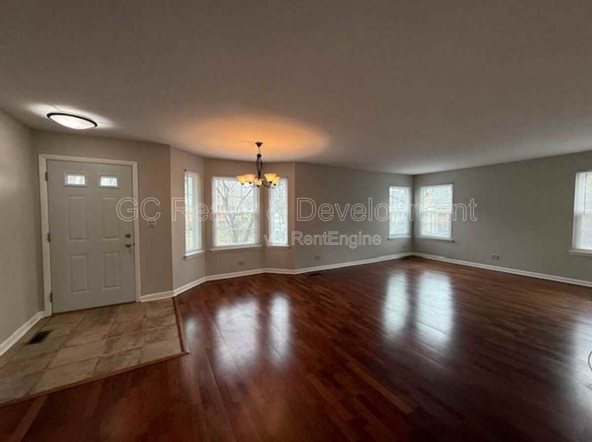 2131 Aberdeen Ct - Photo 2 of 10