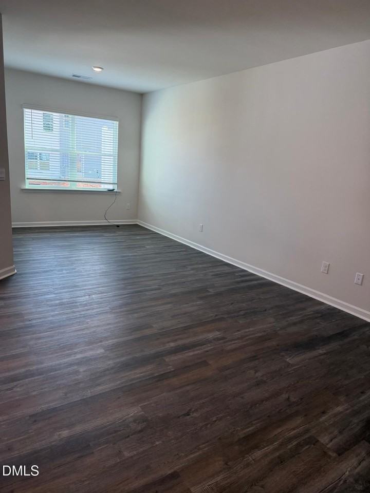 155 Starlight St - Photo 3 of 22