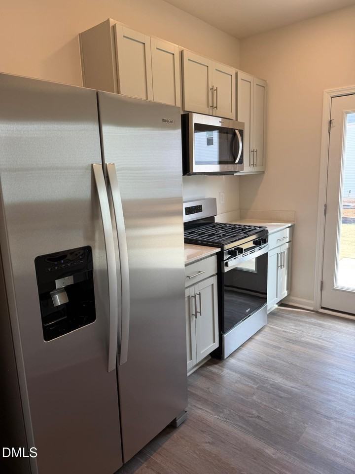 155 Starlight St - Photo 6 of 22