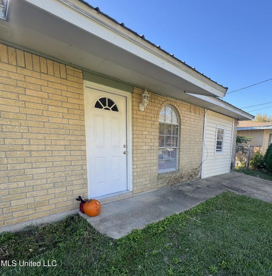 325 Ferguson Ave - Photo 2 of 18