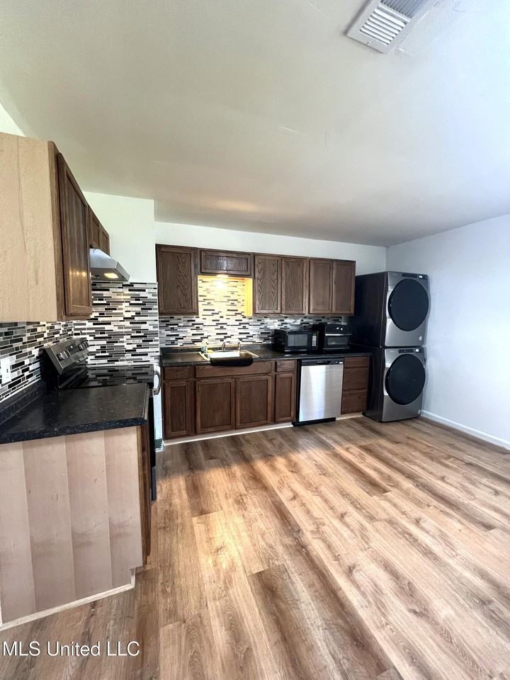 325 Ferguson Ave - Photo 3 of 18