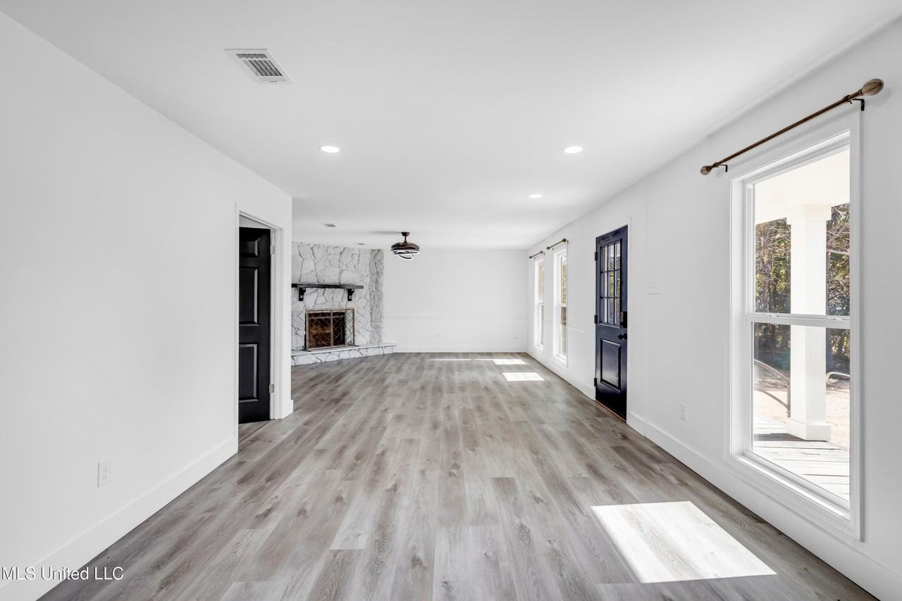 8828 Manoo Pl - Photo 7 of 50