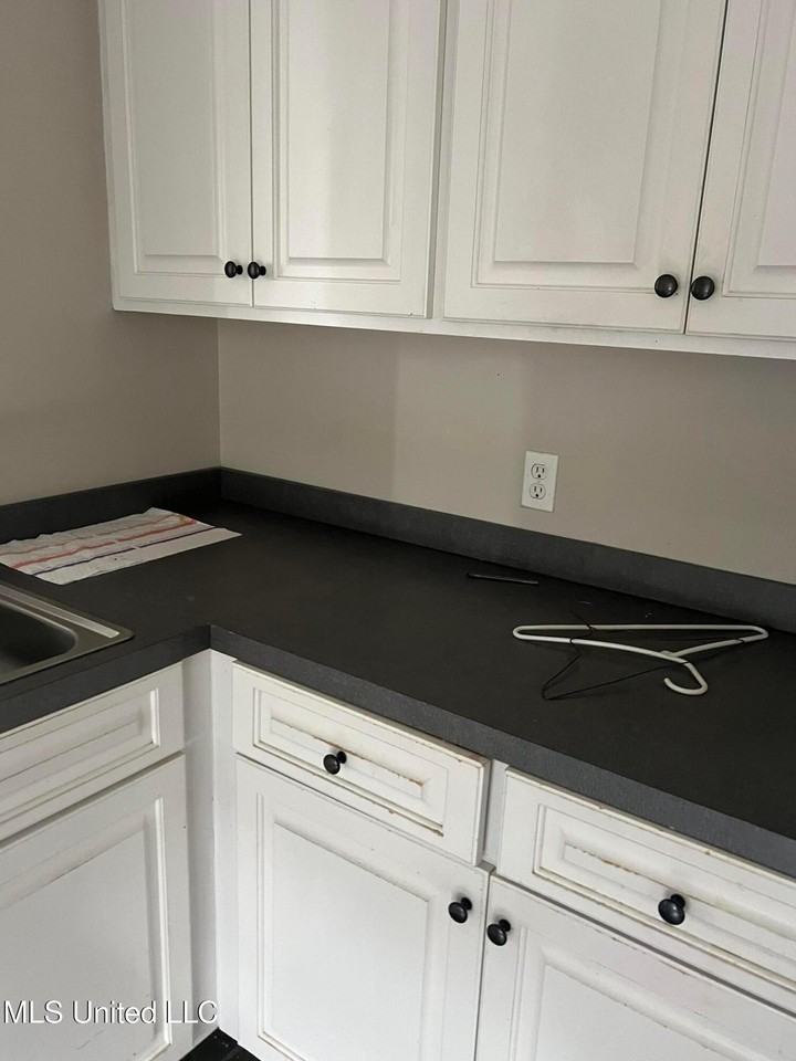 1201 Westwood Rd - Photo 3 of 5