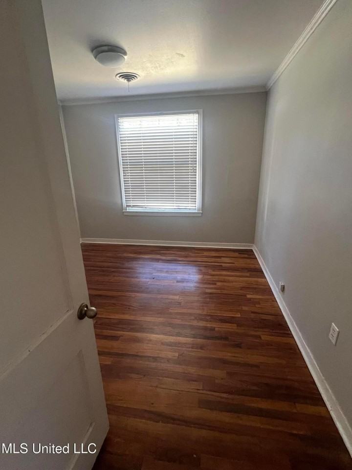 1201 Westwood Rd - Photo 4 of 5