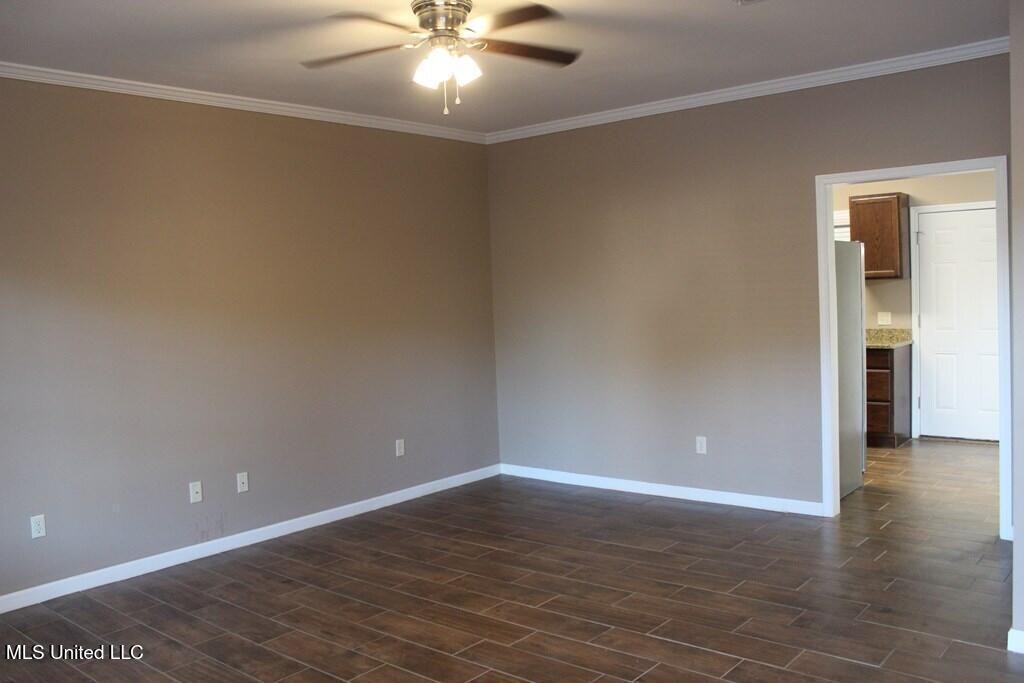 1007 Bassett Dr - Photo 3 of 11