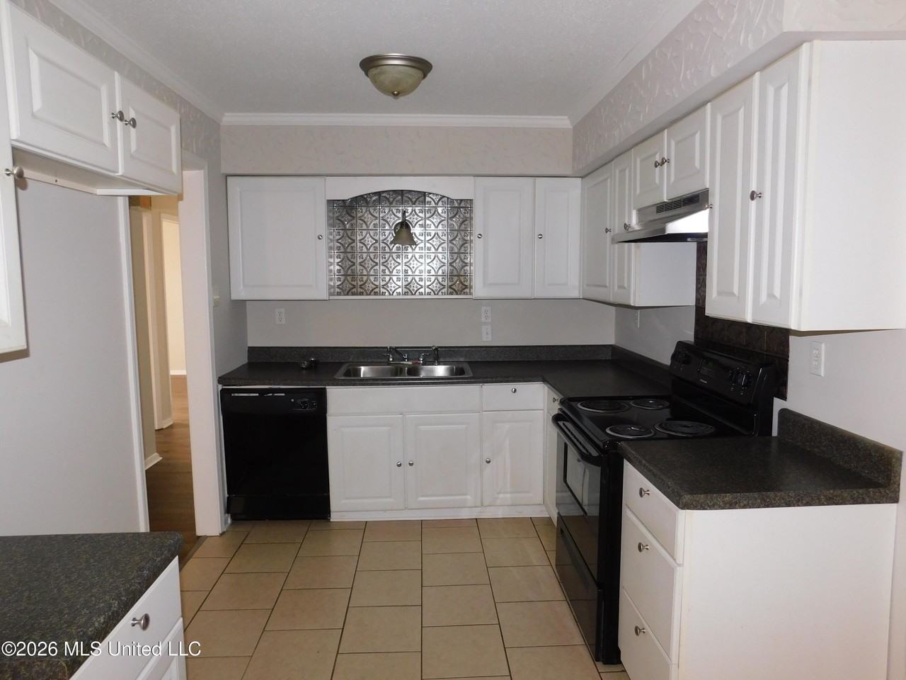 1926 Dorchester Dr - Photo 3 of 19