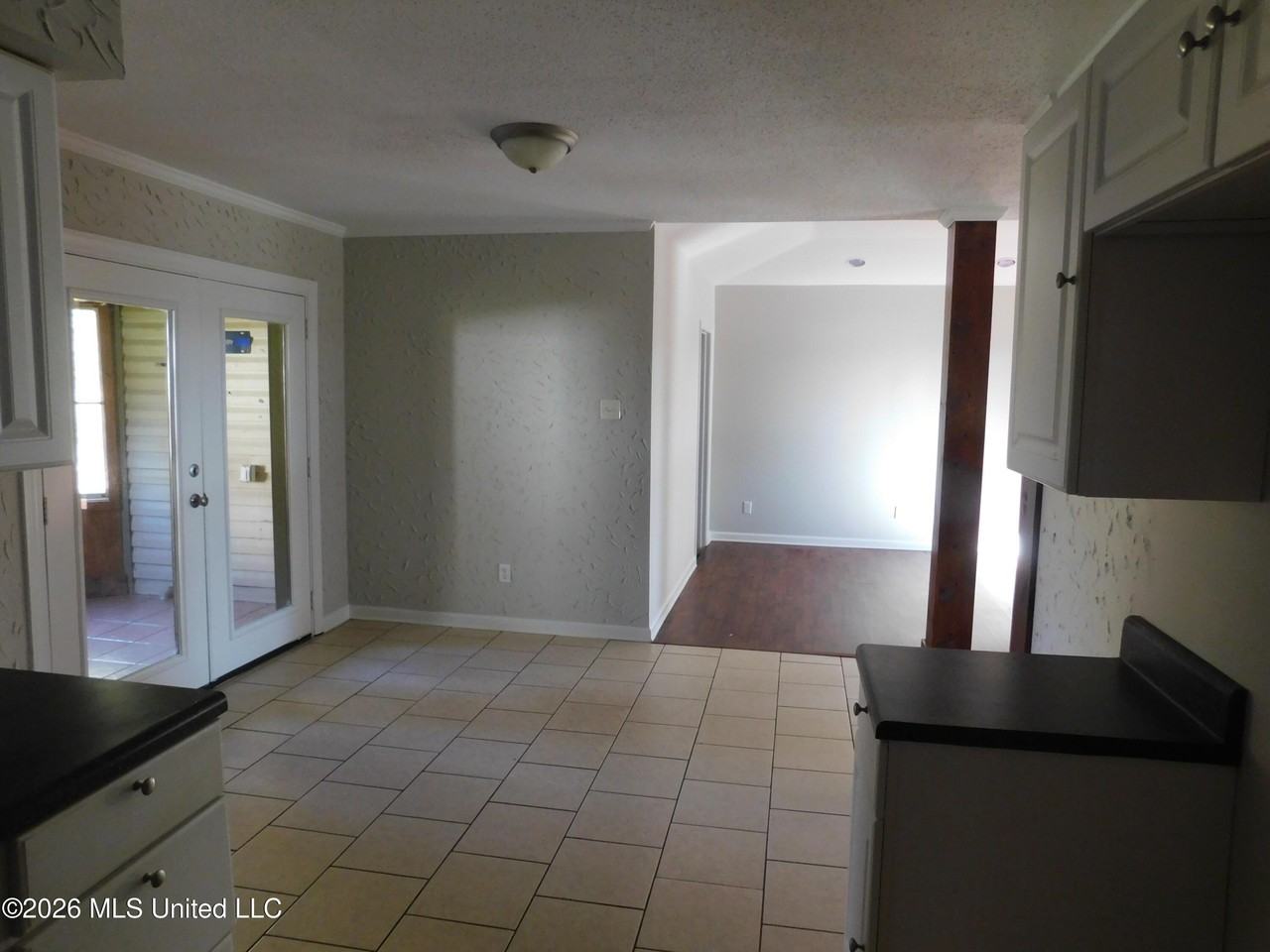 1926 Dorchester Dr - Photo 5 of 19