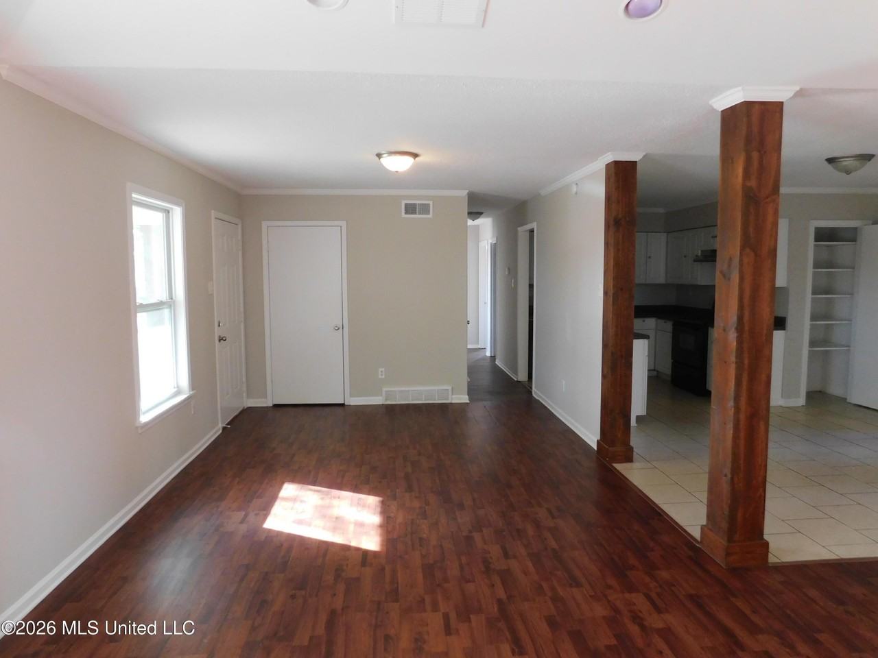 1926 Dorchester Dr - Photo 6 of 19