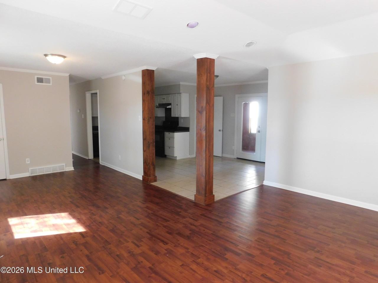 1926 Dorchester Dr - Photo 7 of 19