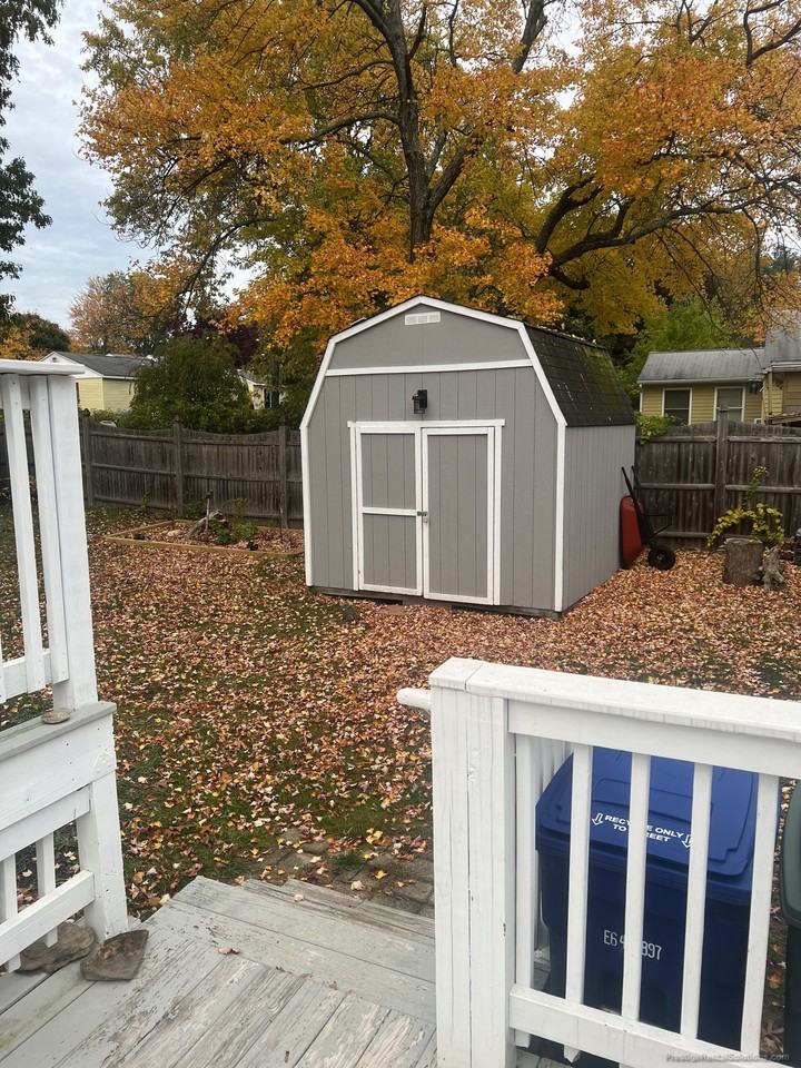 Eugene St - Photo 7 of 40