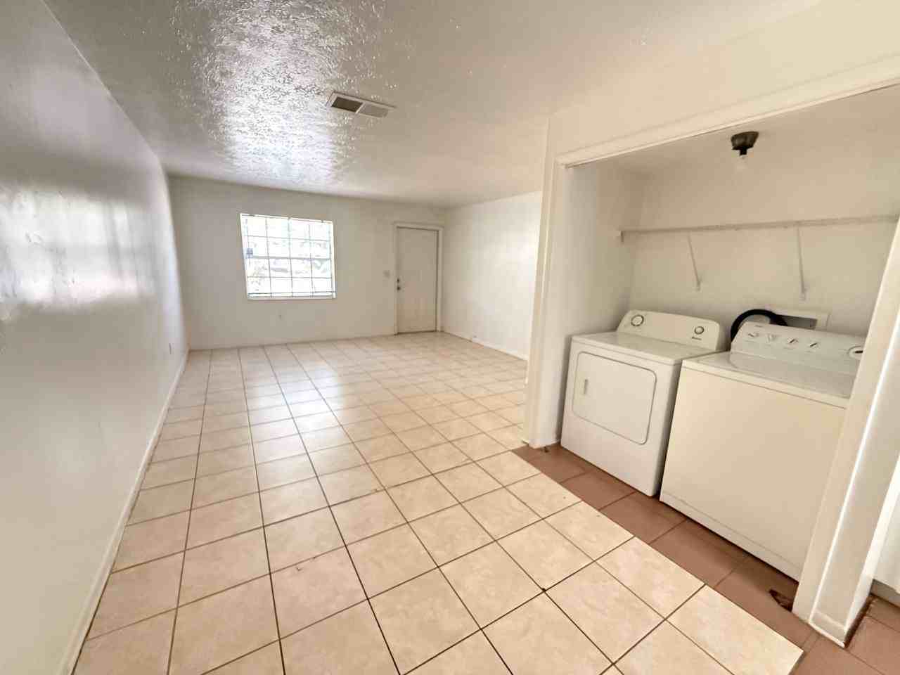 8505 N Tampa St #B - Photo 4 of 9