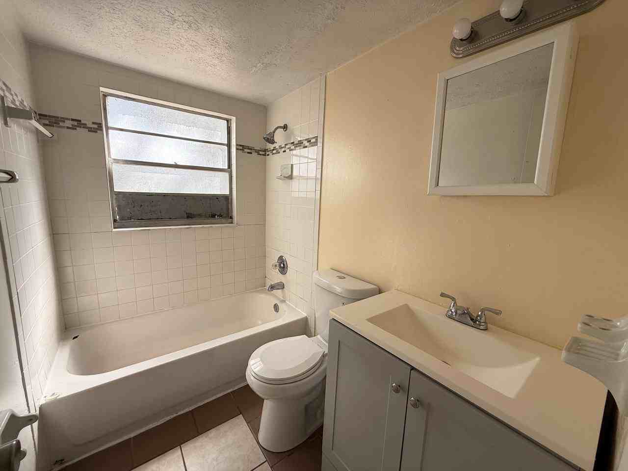 8505 N Tampa St #B - Photo 6 of 9