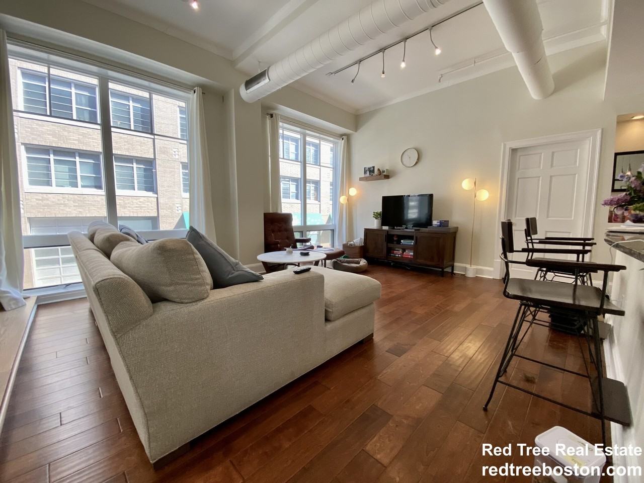 139 E Berkeley St #203 - Photo 3 of 38