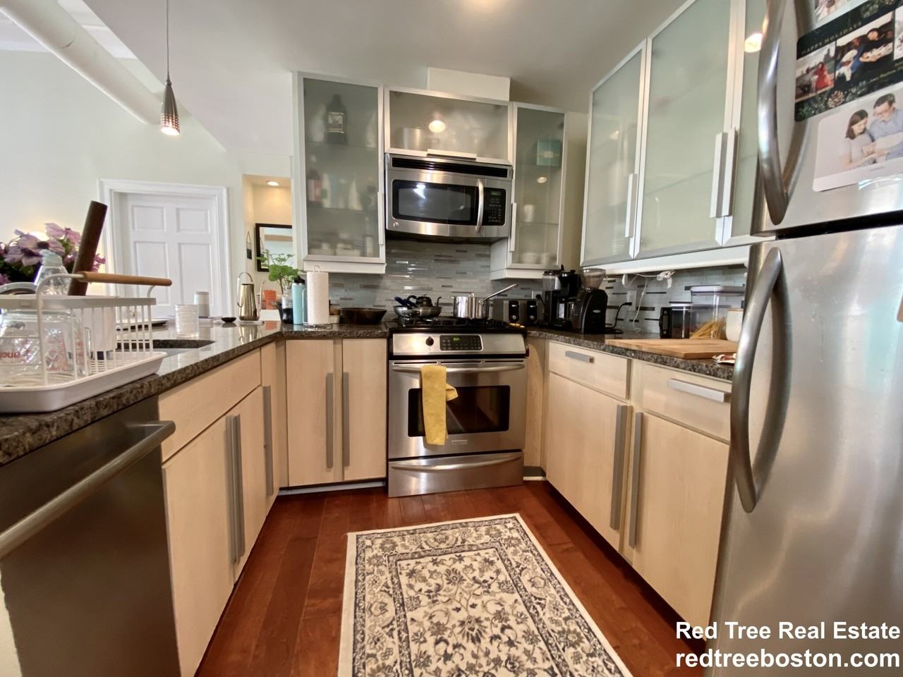 139 E Berkeley St #203 - Photo 6 of 38