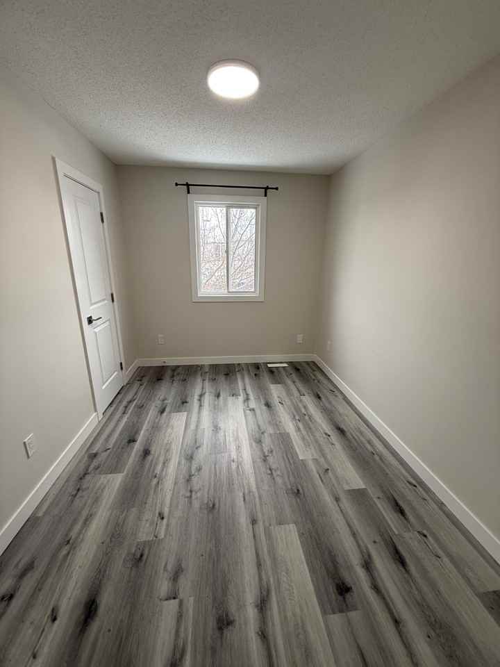8259 29 Ave Nw - Photo 2 of 17