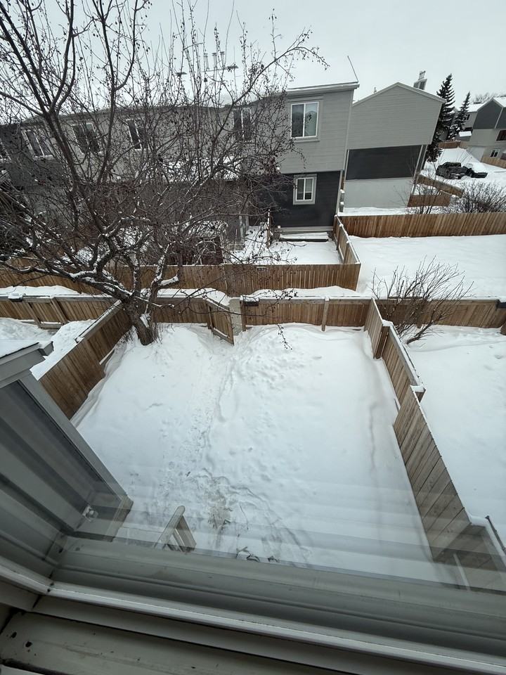 8259 29 Ave Nw - Photo 3 of 17