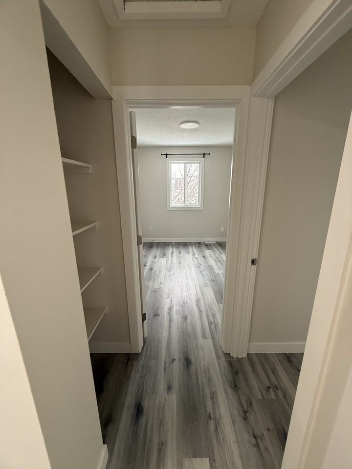 8259 29 Ave Nw - Photo 6 of 17