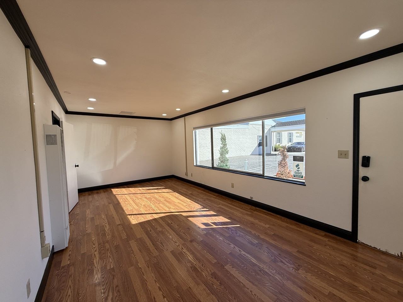 531 N H St #B - Photo 2 of 11