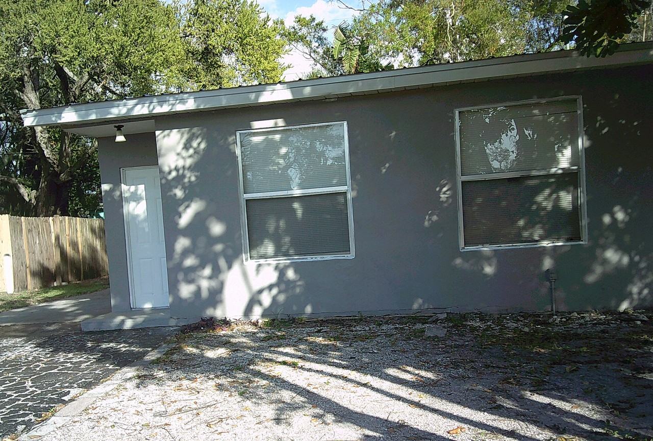 1060 65th St S - Photo 2 of 17