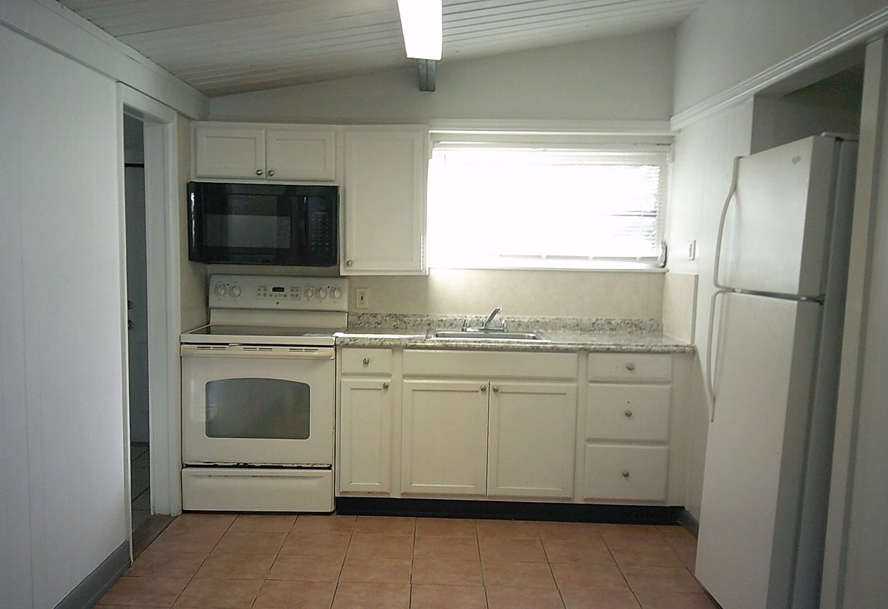 1060 65th St S - Photo 4 of 17