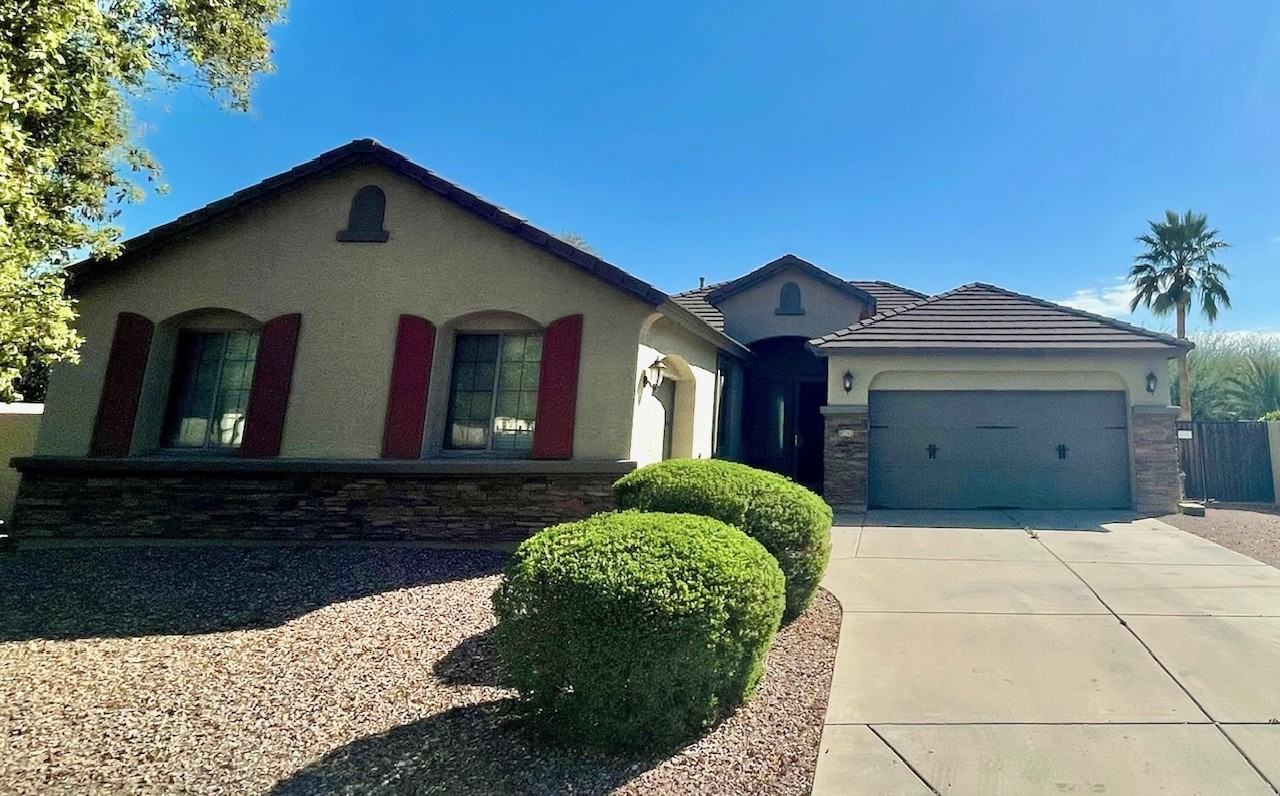 12433 N 142nd Ct - Photo 4 of 41