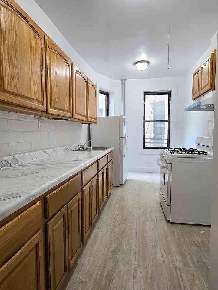 175 E 151St St - Photo 5 of 7