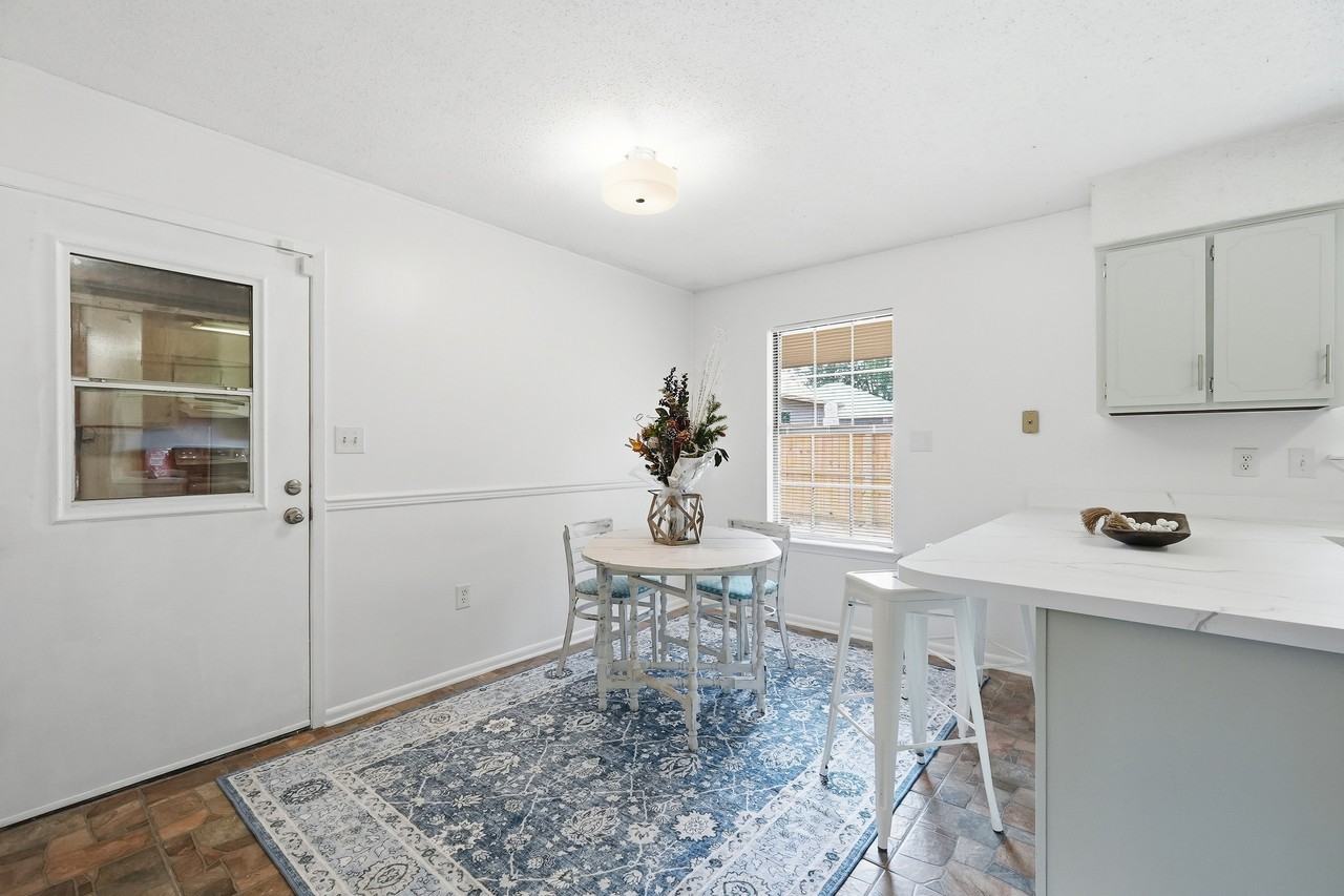 3382 Polly Ln - Photo 2 of 31