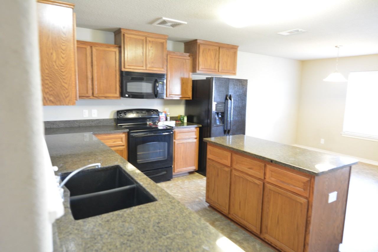 408 Bashaw Loop - Photo 5 of 21