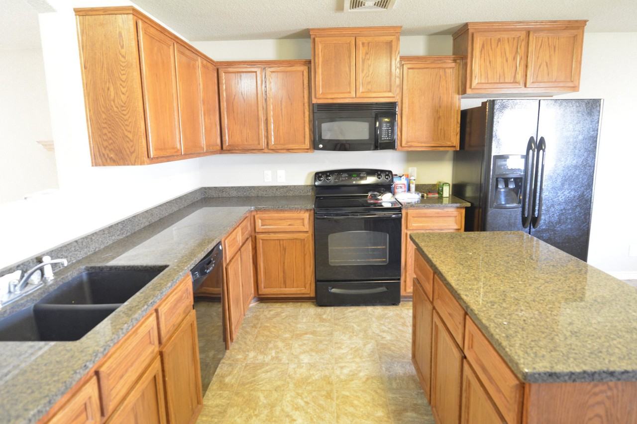 408 Bashaw Loop - Photo 6 of 21