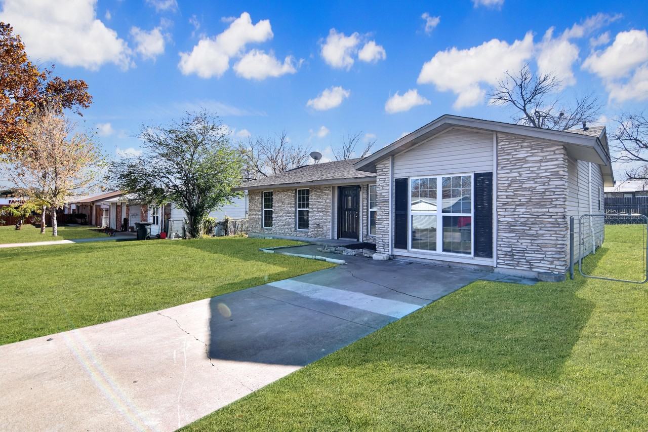 1206 Bonner Dr - Photo 2 of 18