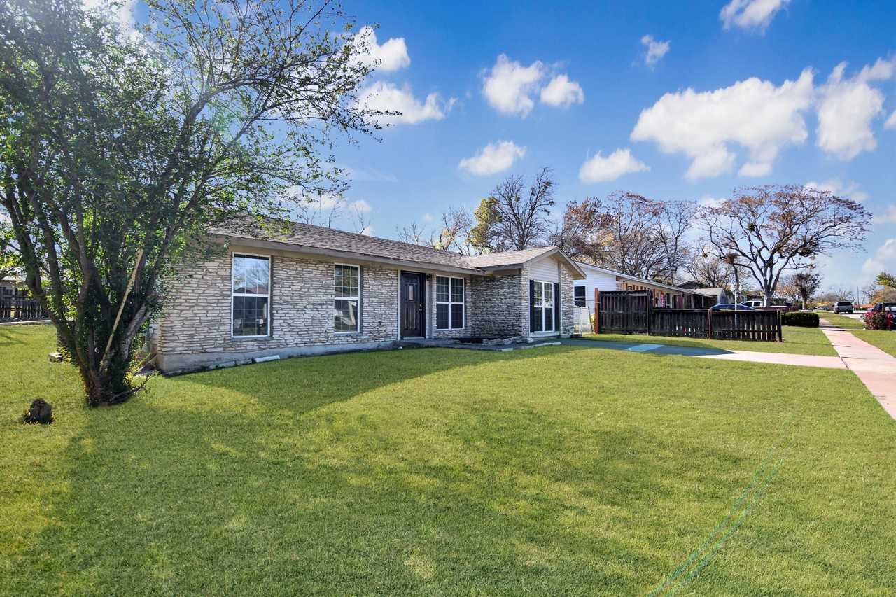 1206 Bonner Dr - Photo 3 of 18