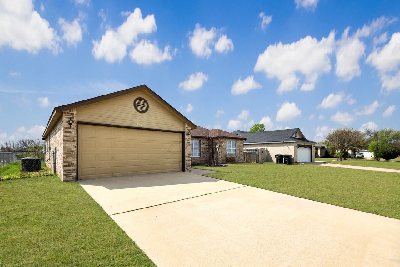 812 Gary Loop - Photo 2 of 26